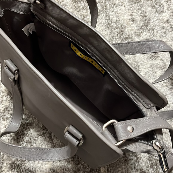 Practically new cross body bag in gray. - Picture 4 of 4